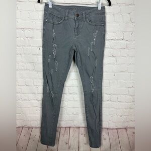 Rue21 Women's Regular Skinny Gray Distressed Denim Jeans Low-Rise‎ Sz 3/4